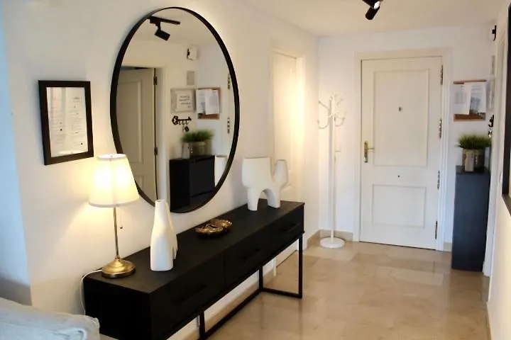 Apartment In El Presidente Beach Side New Golden Mile エステポナ