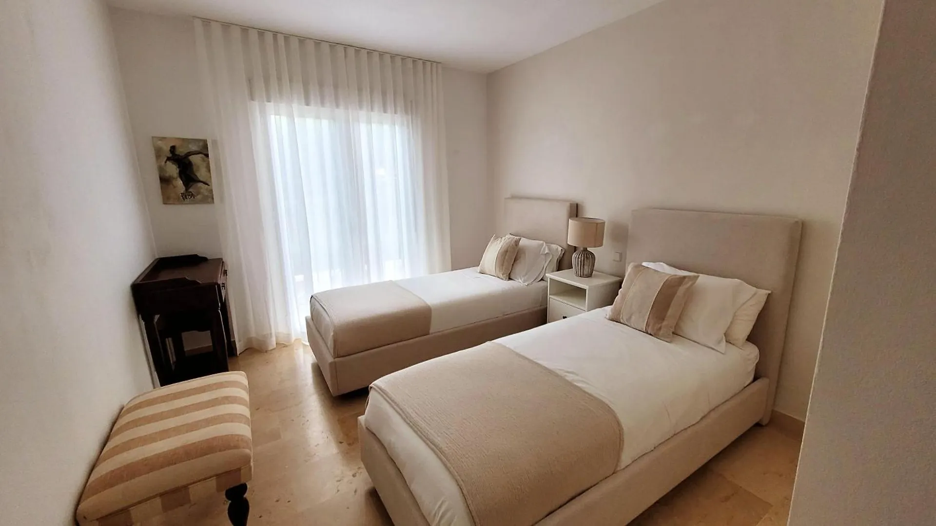 Apartment In El Presidente Beach Side New Golden Mile エステポナ 0*,  スペイン