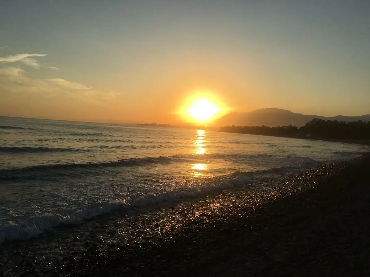 Apartment In El Presidente Beach Side New Golden Mile Estepona Spain